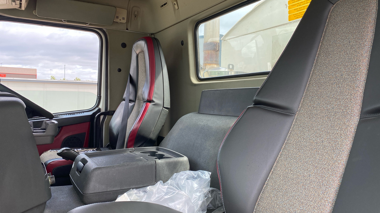 Kamion vetëshkarkues VOLVO FMX 420: foto 15