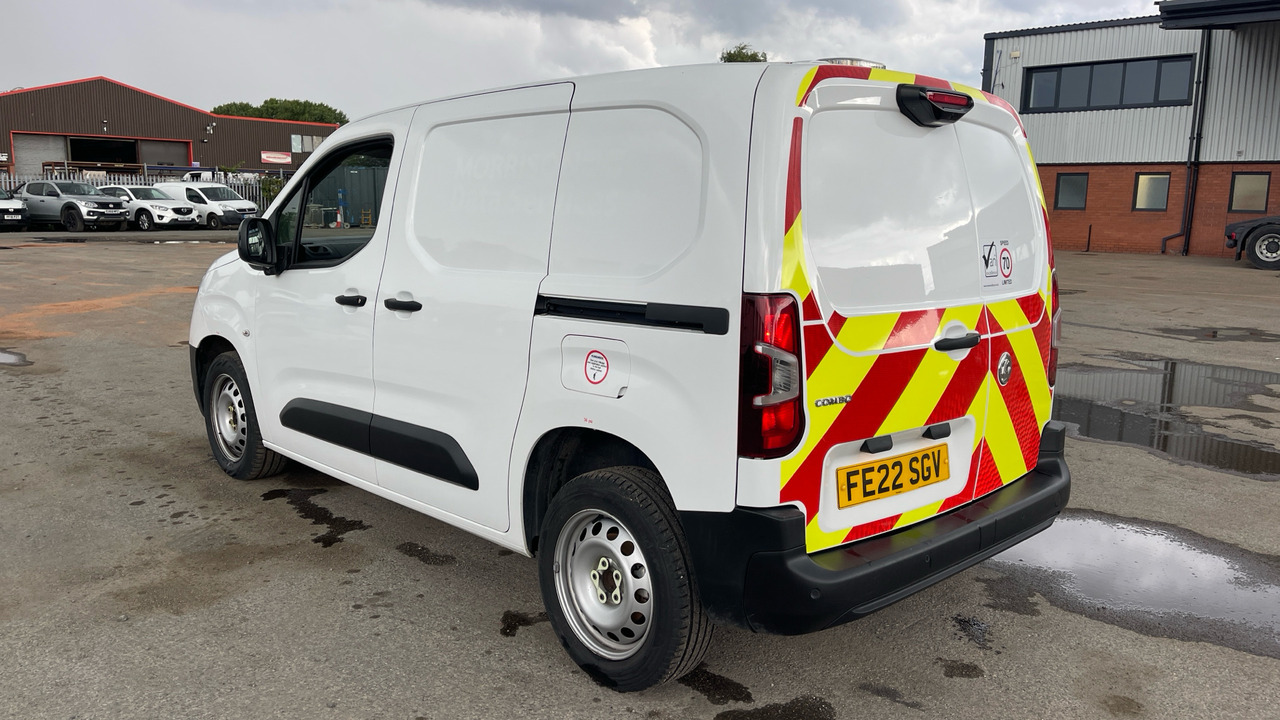 Vauxhall Combo Cargo 2300 1.5 TURBO D 100PS - Furgon i vogël: foto 3 Vauxhall Combo Cargo 2300 1.5 TURBO D 100PS - Furgon i vogël: foto 3