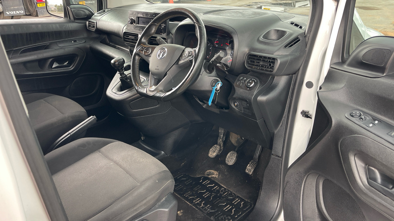 Vauxhall Combo Cargo 2300 1.5 TURBO D 100PS - Furgon i vogël: foto 5 Vauxhall Combo Cargo 2300 1.5 TURBO D 100PS - Furgon i vogël: foto 5