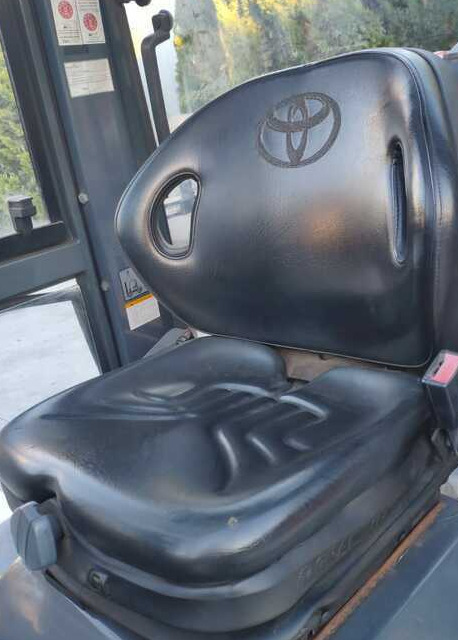 Toyota 7FGF25 - Pirun më gaz: foto 5 Toyota 7FGF25 - Pirun më gaz: foto 5