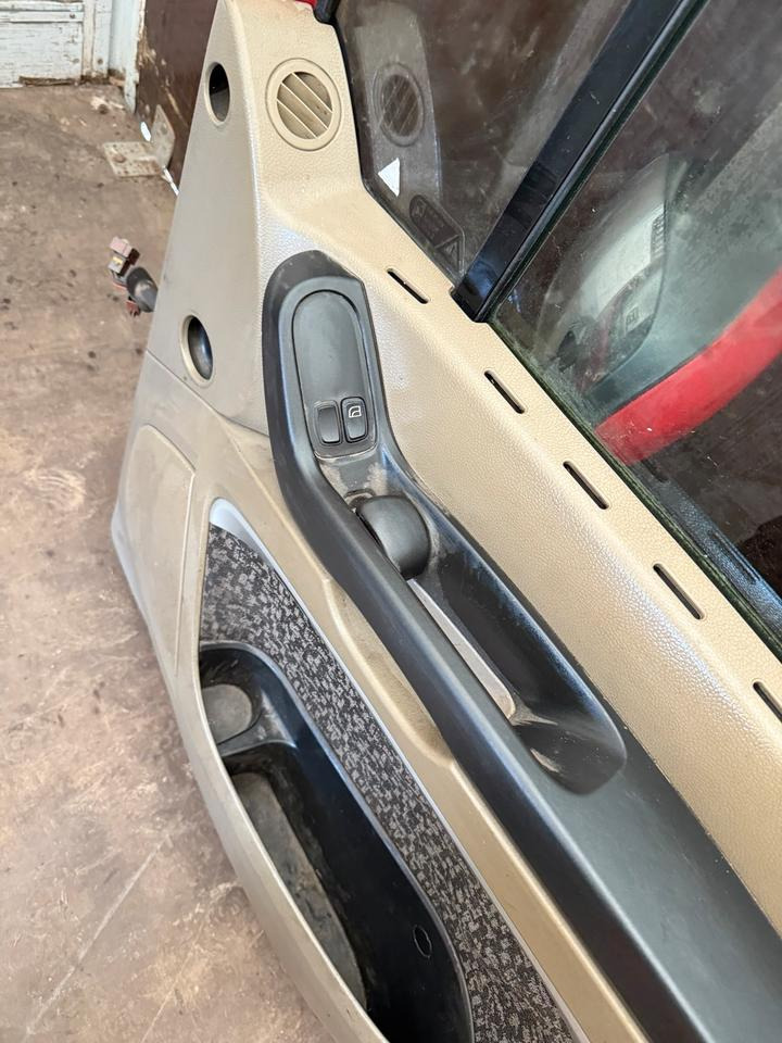 DAF XF 105,460 Beifahrertür Rot Spiegel Innenverkleidung LN 46 - Derë dhe pjesë këmbimi për Kamioni: foto 5 DAF XF 105,460 Beifahrertür Rot Spiegel Innenverkleidung LN 46 - Derë dhe pjesë këmbimi për Kamioni: foto 5