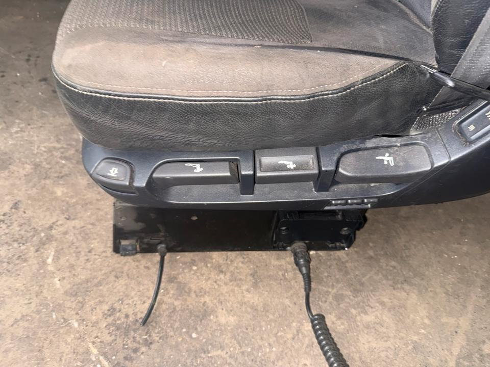DAF XF 460 Euro 6 Fahrersitz mit Luft - Ndenjësja për Kamioni: foto 5 DAF XF 460 Euro 6 Fahrersitz mit Luft - Ndenjësja për Kamioni: foto 5