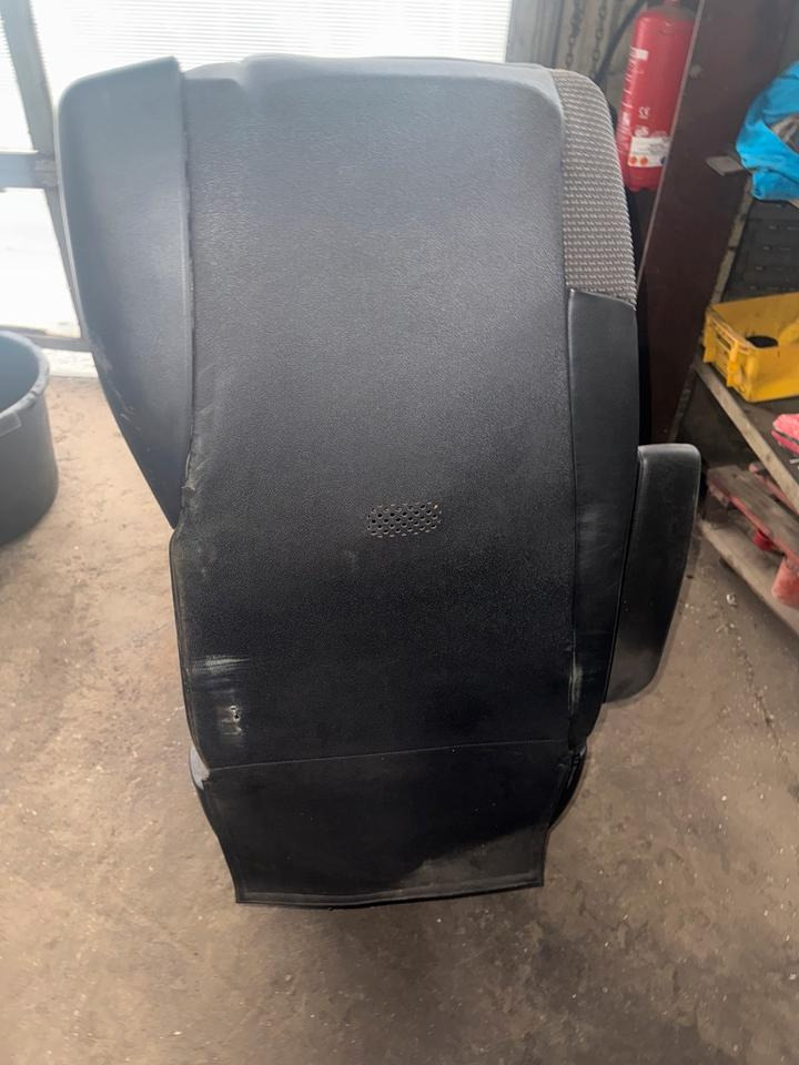 DAF XF 460 Euro 6 Fahrersitz mit Luft - Ndenjësja për Kamioni: foto 4 DAF XF 460 Euro 6 Fahrersitz mit Luft - Ndenjësja për Kamioni: foto 4