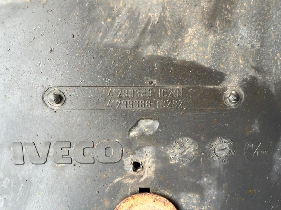 IVECO Stralis 450 Kotflügel vorne rechts 41299389 / 41299388 - Parafango për Kamioni: foto 2 IVECO Stralis 450 Kotflügel vorne rechts 41299389 / 41299388 - Parafango për Kamioni: foto 2