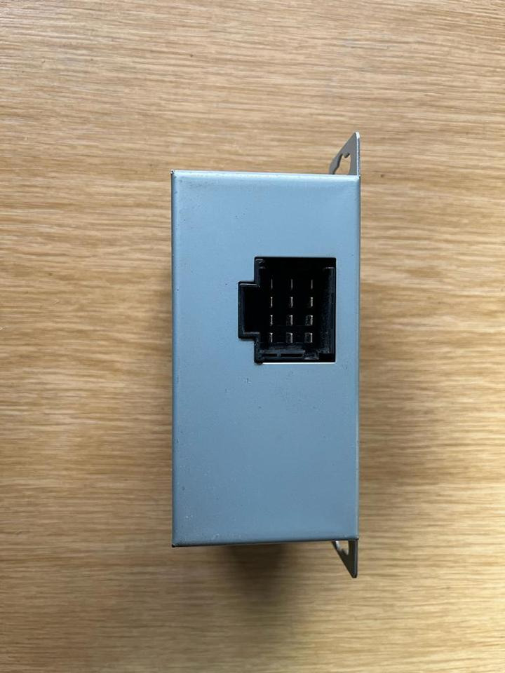 MAN BLAUPUNKT Audio Verstärker 7 607 273 007 - ECU për Kamioni: foto 4 MAN BLAUPUNKT Audio Verstärker 7 607 273 007 - ECU për Kamioni: foto 4