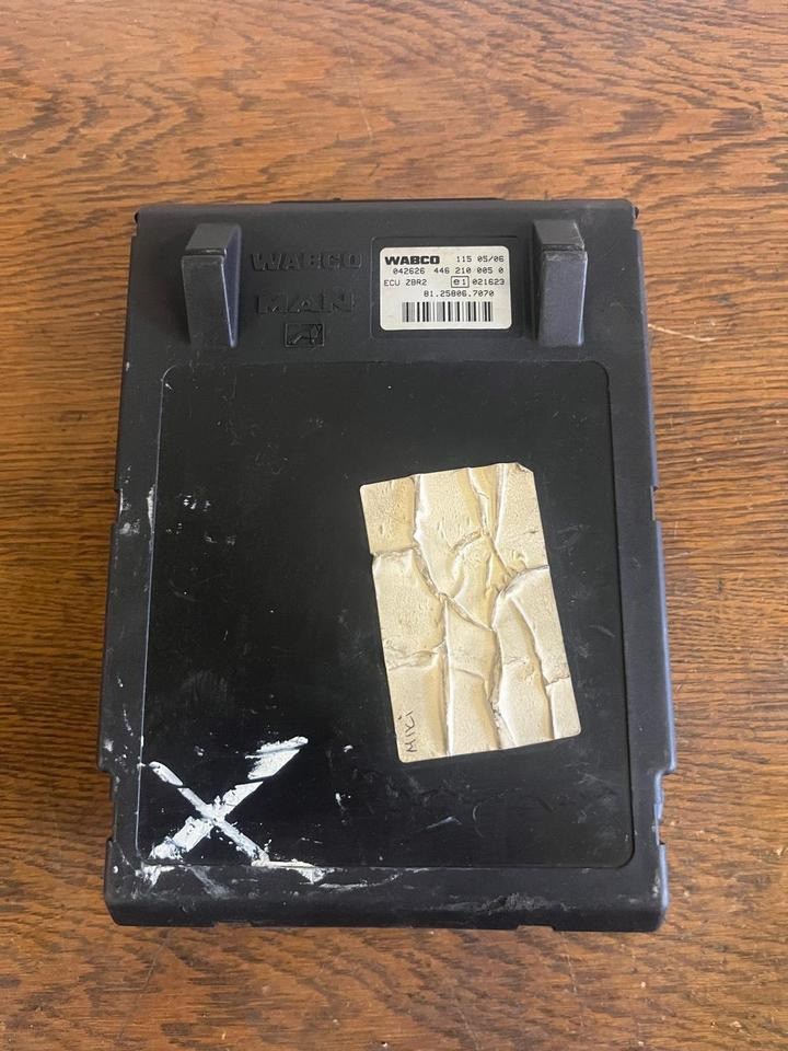 MAN Elekronik ECU ZBR 2 Steuergerät 81.25806-7070 - ECU për Kamioni: foto 2 MAN Elekronik ECU ZBR 2 Steuergerät 81.25806-7070 - ECU për Kamioni: foto 2