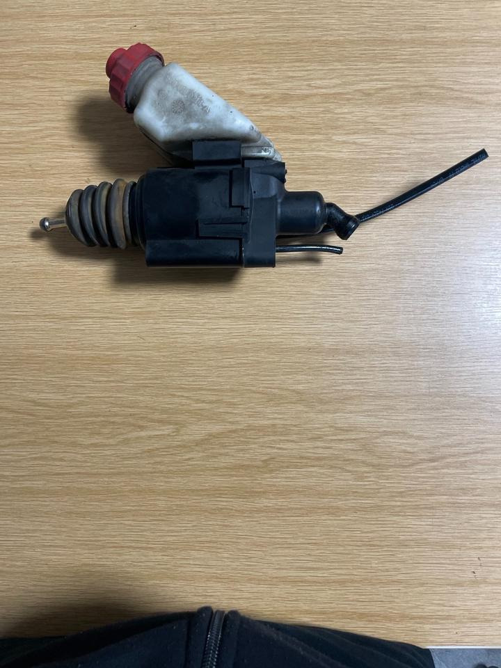 MAN Geberzylinder Kopplung WABCO 81.307006019 - Cilindër freksioni për Kamioni: foto 1 MAN Geberzylinder Kopplung WABCO 81.307006019 - Cilindër freksioni për Kamioni: foto 1