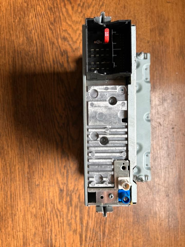 MAN Radio/Navigationssystem TGM BOSCH 81.28100-6017 - Sistemi i lundrimit për Kamioni: foto 4 MAN Radio/Navigationssystem TGM BOSCH 81.28100-6017 - Sistemi i lundrimit për Kamioni: foto 4
