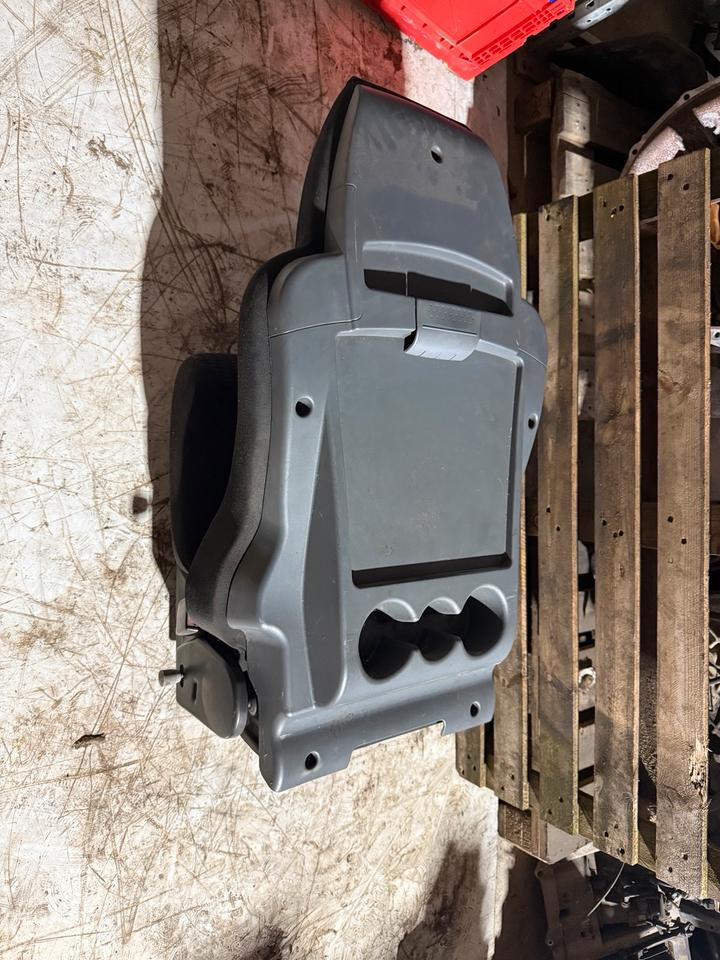 MAN TGL EURO5/6 Mittlerer Sitz - Ndenjësja për Kamioni: foto 5 MAN TGL EURO5/6 Mittlerer Sitz - Ndenjësja për Kamioni: foto 5