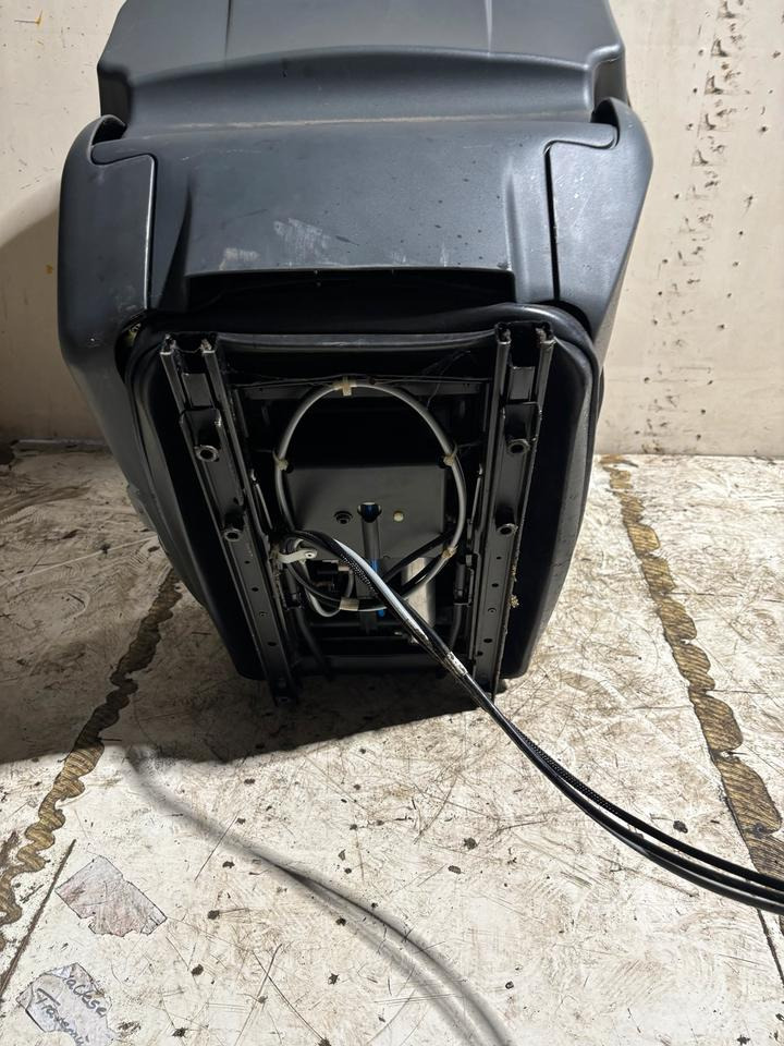 MAN TGL Euro 5/6 Fahrersitz mit Luft und elektrisch - Ndenjësja për Kamioni: foto 5 MAN TGL Euro 5/6 Fahrersitz mit Luft und elektrisch - Ndenjësja për Kamioni: foto 5