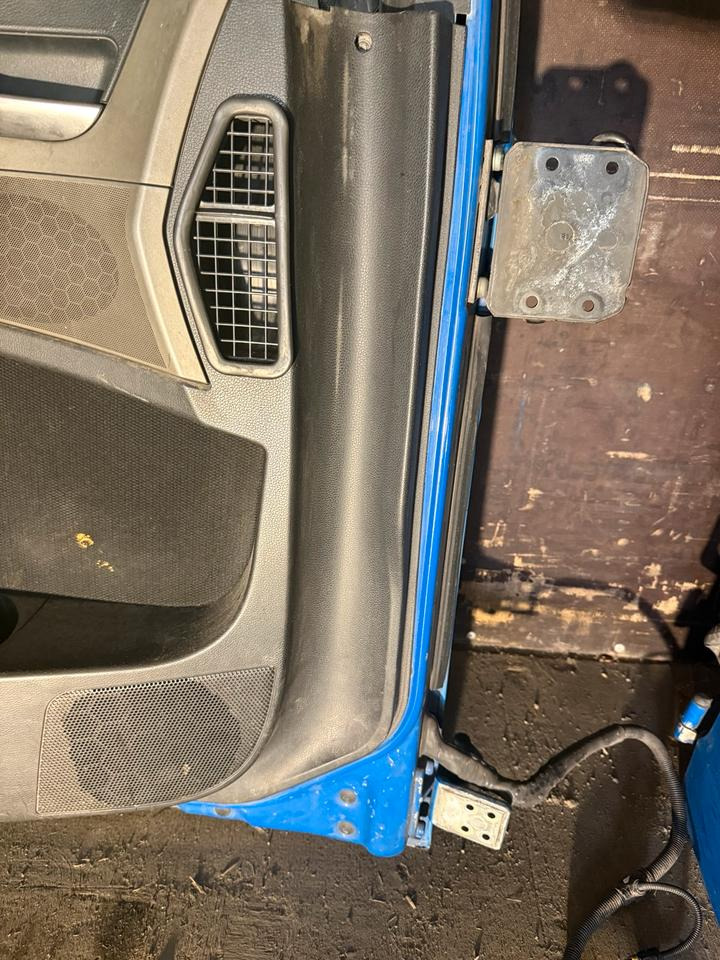 MAN TGS EU5 Fahrertür Blau Spiegel Innenverkleidung LN 55 - Derë dhe pjesë këmbimi për Kamioni: foto 3 MAN TGS EU5 Fahrertür Blau Spiegel Innenverkleidung LN 55 - Derë dhe pjesë këmbimi për Kamioni: foto 3