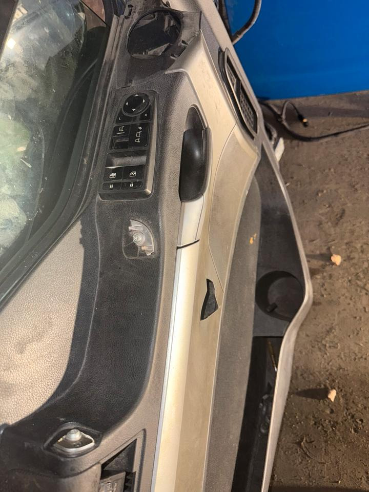 MAN TGS EU5 Fahrertür Blau Spiegel Innenverkleidung LN 55 - Derë dhe pjesë këmbimi për Kamioni: foto 4 MAN TGS EU5 Fahrertür Blau Spiegel Innenverkleidung LN 55 - Derë dhe pjesë këmbimi për Kamioni: foto 4