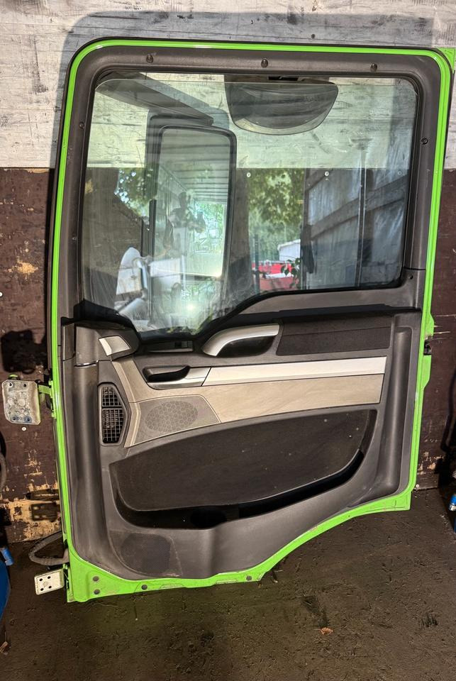 MAN TGS EU6 Beifahrertür Grün Spiegel Innenverkleidung LN 52 - Derë dhe pjesë këmbimi për Kamioni: foto 2 MAN TGS EU6 Beifahrertür Grün Spiegel Innenverkleidung LN 52 - Derë dhe pjesë këmbimi për Kamioni: foto 2