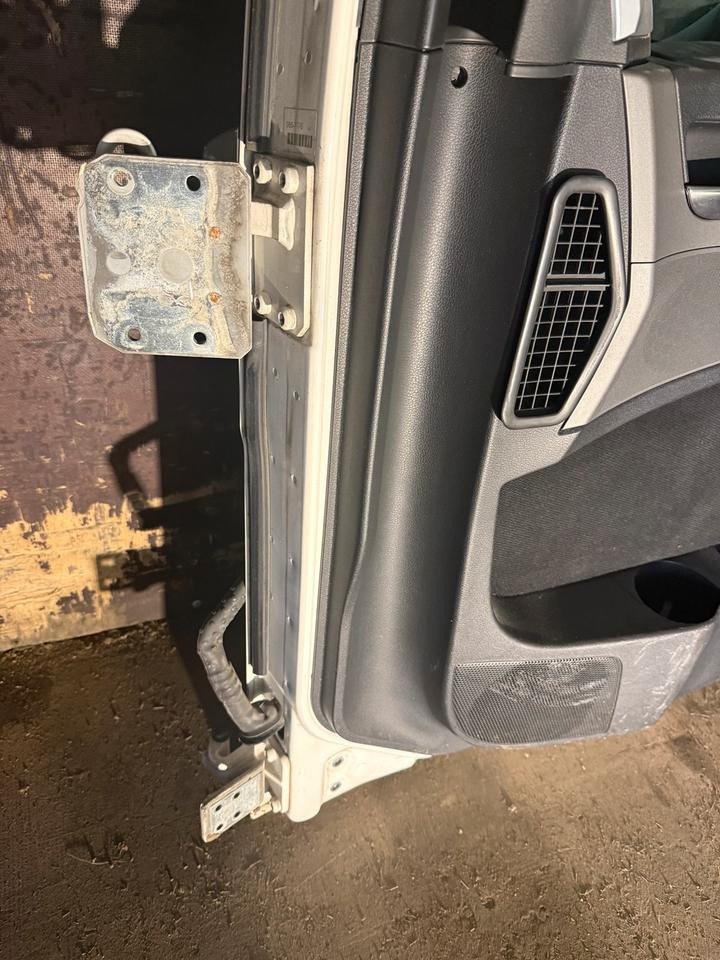 MAN TGS EU6 Beifahrertür Weiß Spiegel Innenverkleidung LN 57 - Derë dhe pjesë këmbimi për Kamioni: foto 3 MAN TGS EU6 Beifahrertür Weiß Spiegel Innenverkleidung LN 57 - Derë dhe pjesë këmbimi për Kamioni: foto 3