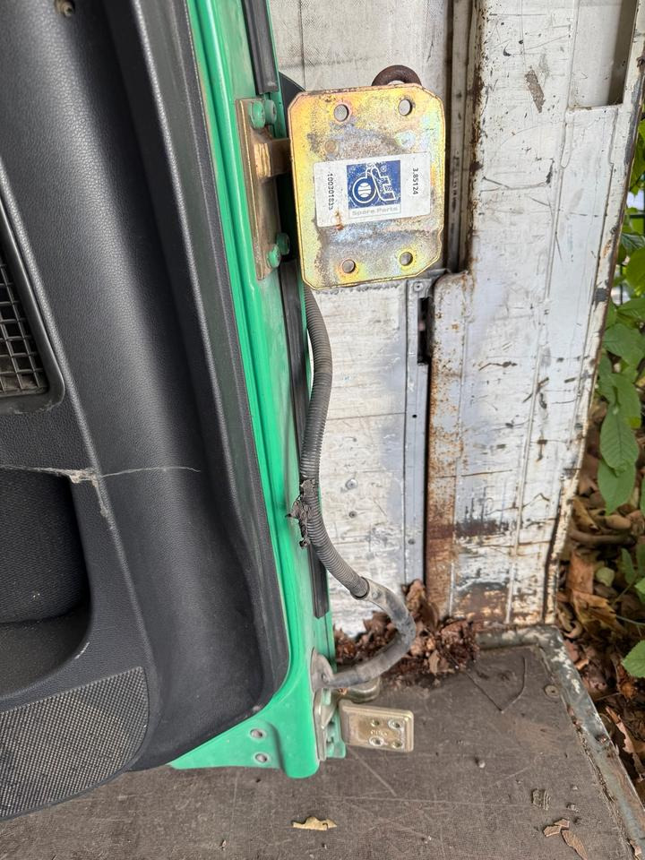 MAN TGS EU6 Fahrertür Grün Spiegel Innenverkleidung LN 82 - Derë dhe pjesë këmbimi për Kamioni: foto 3 MAN TGS EU6 Fahrertür Grün Spiegel Innenverkleidung LN 82 - Derë dhe pjesë këmbimi për Kamioni: foto 3