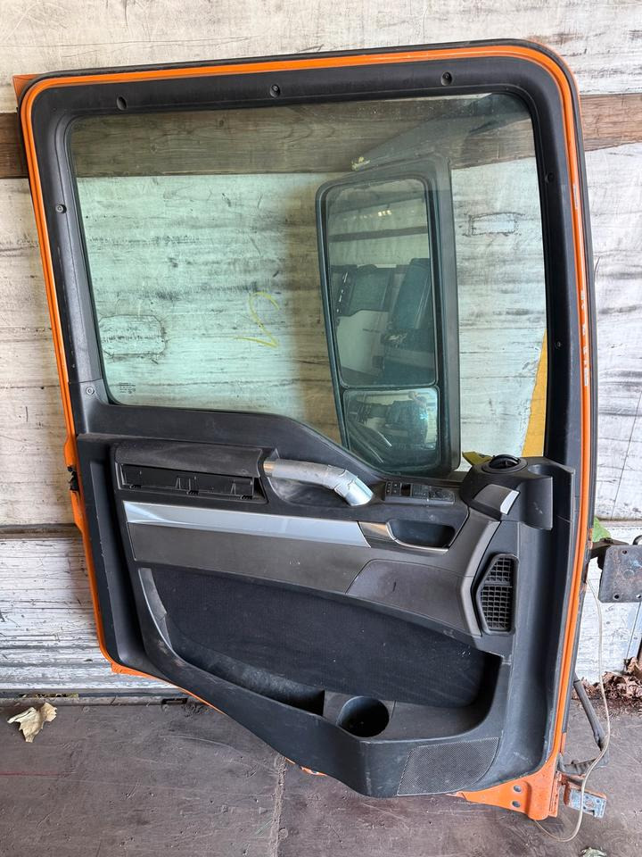 MAN TGS EU6 Fahrertür Orange Spiegel Innenverkleidung LN 79 - Derë dhe pjesë këmbimi për Kamioni: foto 2 MAN TGS EU6 Fahrertür Orange Spiegel Innenverkleidung LN 79 - Derë dhe pjesë këmbimi për Kamioni: foto 2