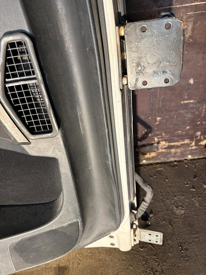 MAN TGS EU6 Fahrertür Weiß Spiegel Innenverkleidung LN 58 - Derë dhe pjesë këmbimi për Kamioni: foto 3 MAN TGS EU6 Fahrertür Weiß Spiegel Innenverkleidung LN 58 - Derë dhe pjesë këmbimi për Kamioni: foto 3