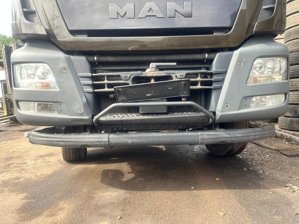 MAN TGS Eisen Stoßstange komplett - Trupi dhe të jashtme për Kamioni: foto 1 MAN TGS Eisen Stoßstange komplett - Trupi dhe të jashtme për Kamioni: foto 1