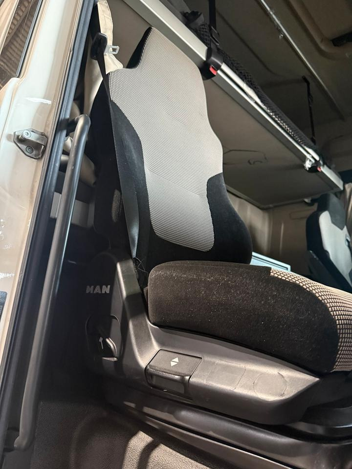 MAN TGX EU6 Beifahrersitz mit Luft - Ndenjësja për Kamioni: foto 2 MAN TGX EU6 Beifahrersitz mit Luft - Ndenjësja për Kamioni: foto 2