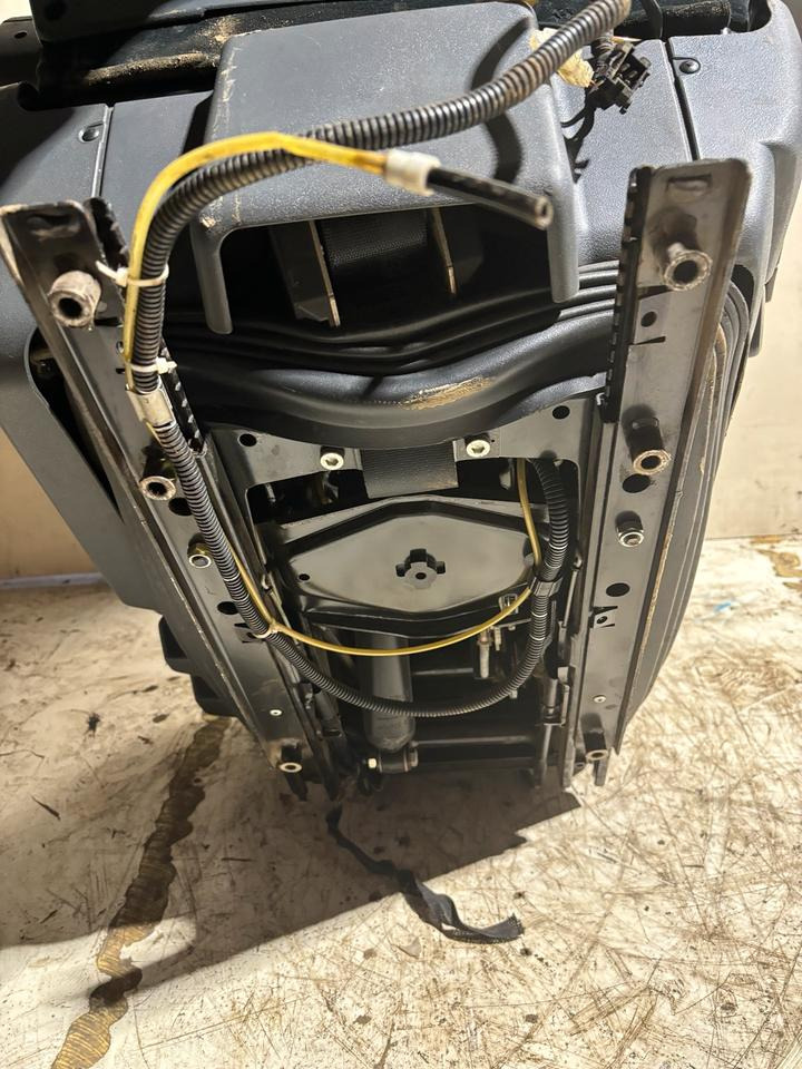 MAN TGX Fahrersitz - Ndenjësja për Kamioni: foto 5 MAN TGX Fahrersitz - Ndenjësja për Kamioni: foto 5