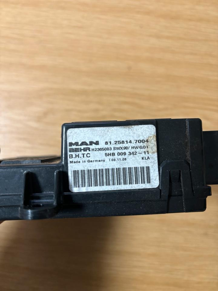 MAN TGX/TGS Steuergerät Innenraum Heizung 81.25814.7004 - ECU për Kamioni: foto 4 MAN TGX/TGS Steuergerät Innenraum Heizung 81.25814.7004 - ECU për Kamioni: foto 4