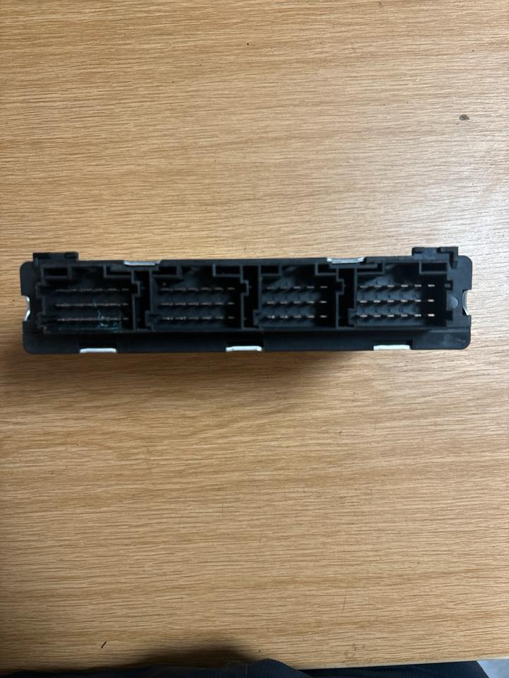 MAN VDO Elektronik FFR Steuergerät 81.25805-7022 - ECU për Kamioni: foto 3 MAN VDO Elektronik FFR Steuergerät 81.25805-7022 - ECU për Kamioni: foto 3