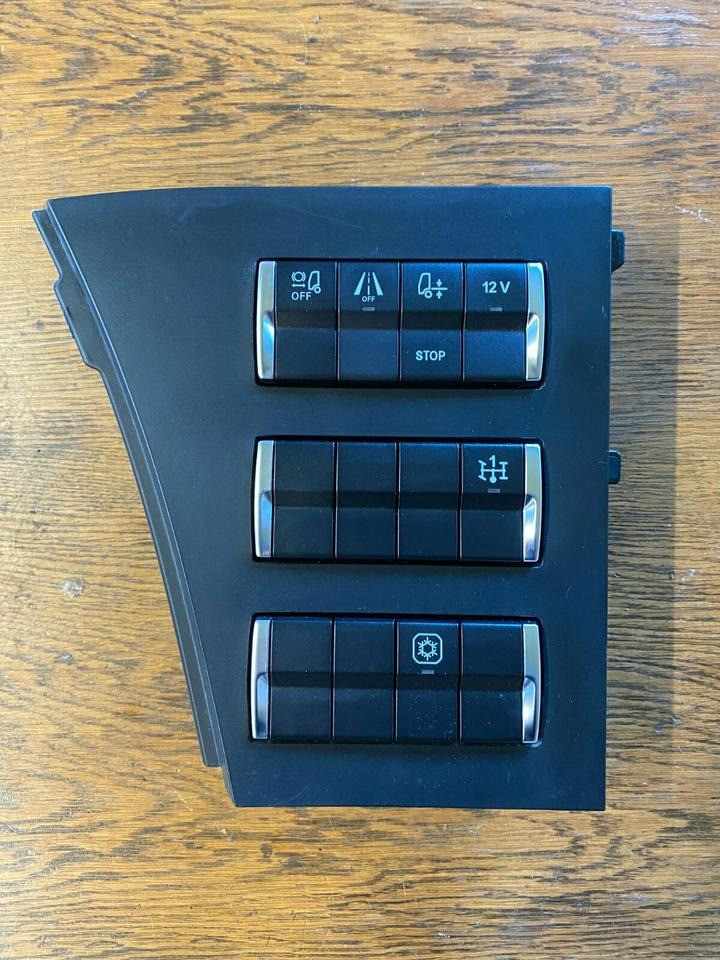 Mercedes Actros MP4 Bedienungspanel A 960 540 02 46 - Kabina dhe interier për Kamioni: foto 1 Mercedes Actros MP4 Bedienungspanel A 960 540 02 46 - Kabina dhe interier për Kamioni: foto 1