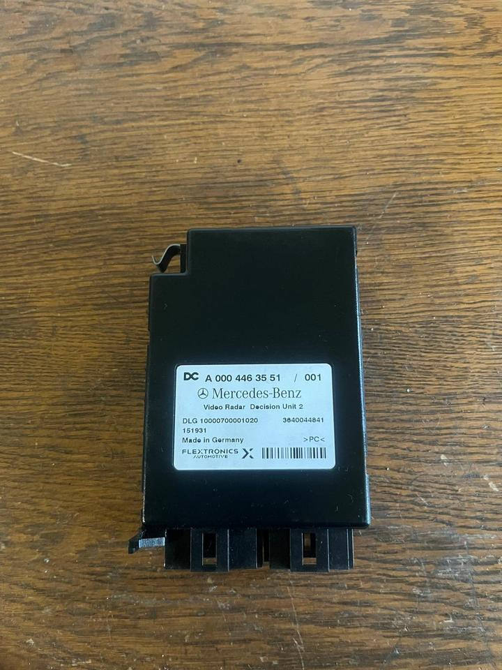 Mercedes Actros MP4 Video Radar Steuergerät A0004463551 - ECU për Kamioni: foto 2 Mercedes Actros MP4 Video Radar Steuergerät A0004463551 - ECU për Kamioni: foto 2