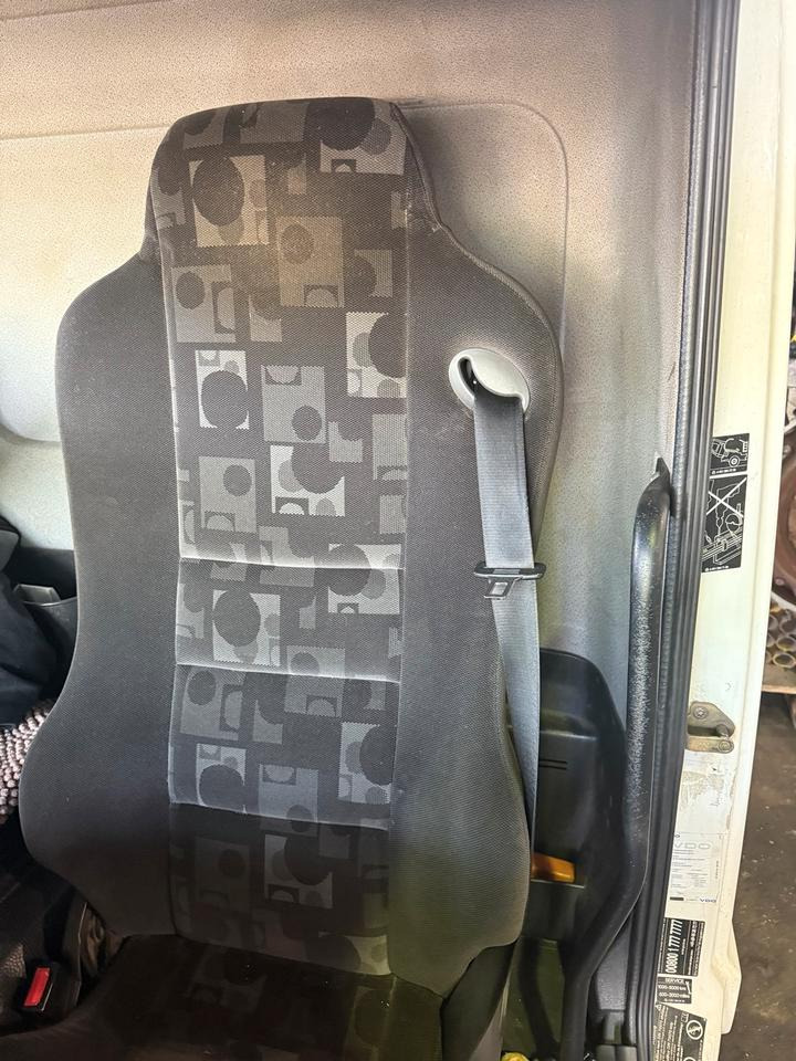 Mercedes Atego 3 Fahrersitz - Ndenjësja për Kamioni: foto 3 Mercedes Atego 3 Fahrersitz - Ndenjësja për Kamioni: foto 3