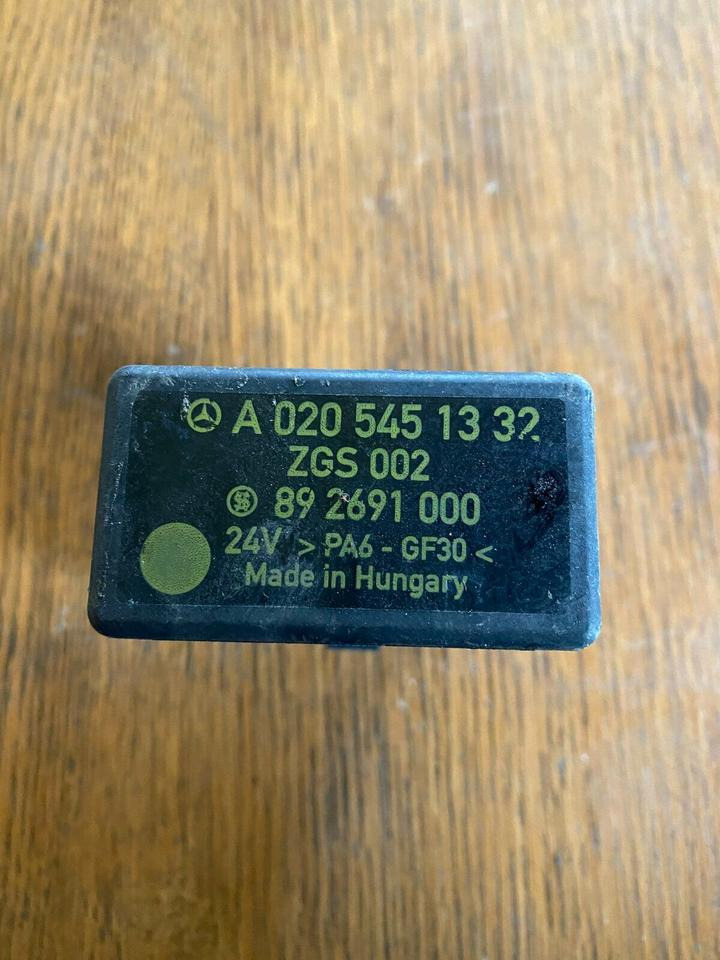 Mercedes Atego Blinkermodul Relais Steuergerät A 020 545 13 32 - ECU për Kamioni: foto 2 Mercedes Atego Blinkermodul Relais Steuergerät A 020 545 13 32 - ECU për Kamioni: foto 2