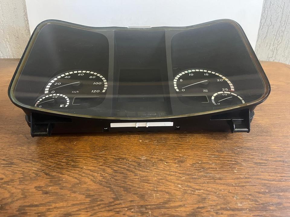 Mercedes Benz Actros MP4 Kombiinstrument / Tacho A0104464621 - Paneli i aparateve për Kamioni: foto 5 Mercedes Benz Actros MP4 Kombiinstrument / Tacho A0104464621 - Paneli i aparateve për Kamioni: foto 5