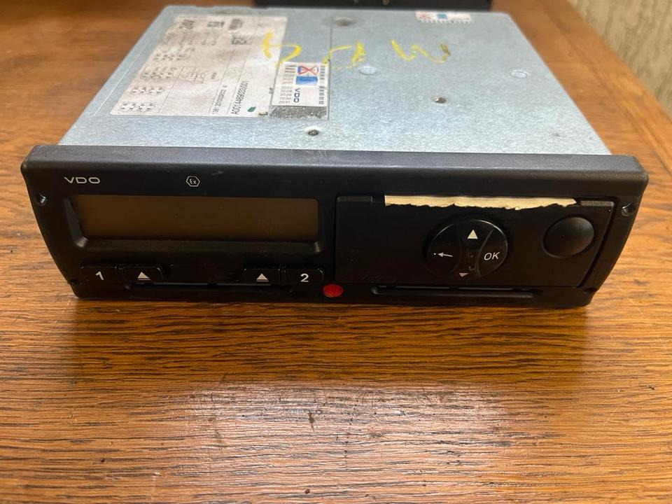 Mercedes-Benz Actros MP4 VDO Tachograph A0014469033 - Tahografi për Kamioni: foto 1 Mercedes-Benz Actros MP4 VDO Tachograph A0014469033 - Tahografi për Kamioni: foto 1