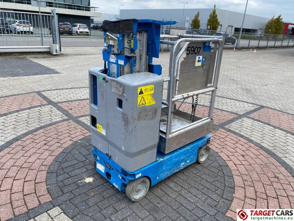 Genie GR15 RunAbout Electric Vertical Mast Lift 652cm  - Ngritës me direk vertikal: foto 3 Genie GR15 RunAbout Electric Vertical Mast Lift 652cm  - Ngritës me direk vertikal: foto 3