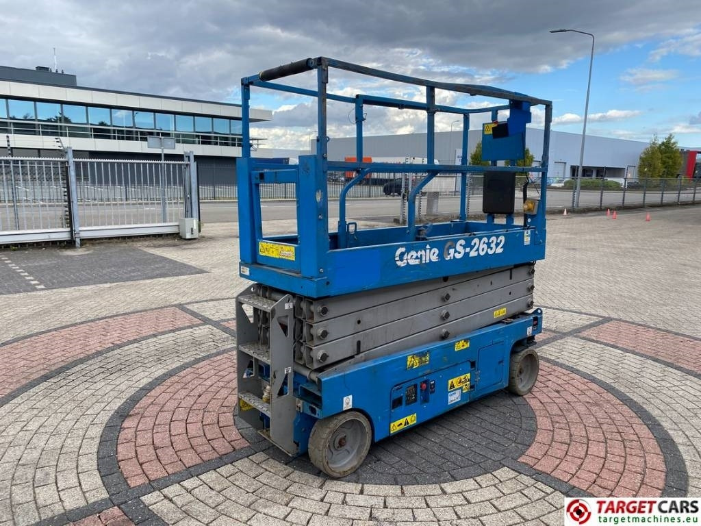 Genie GS-2632 Electric Scissor Work Lift 992cm - Ngritës gërshërë: foto 3 Genie GS-2632 Electric Scissor Work Lift 992cm - Ngritës gërshërë: foto 3