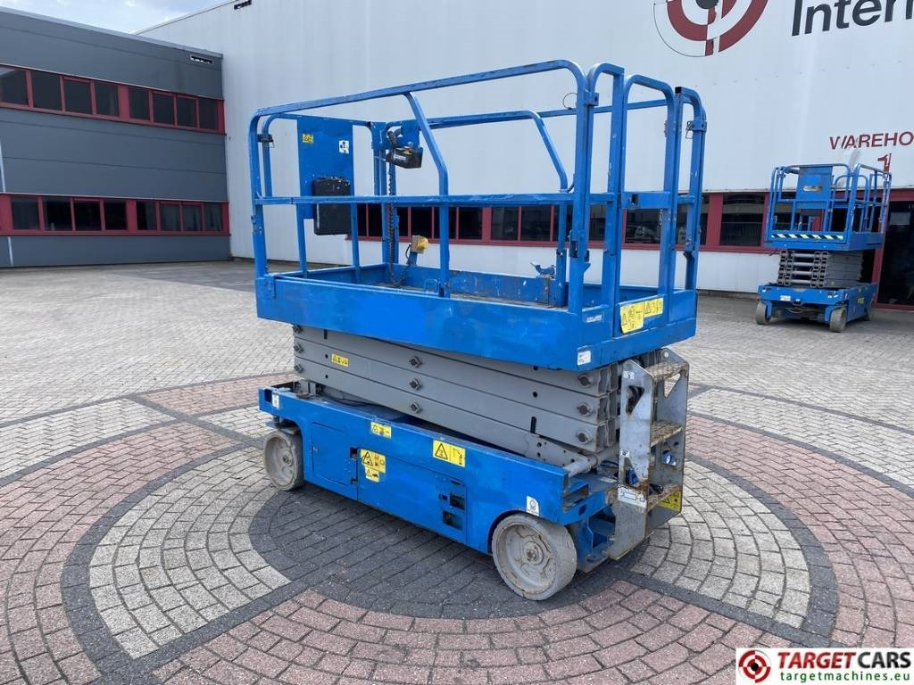 Genie GS-2646 Electric GS2646 Scissor Work Lift 992cm - Ngritës gërshërë: foto 4 Genie GS-2646 Electric GS2646 Scissor Work Lift 992cm - Ngritës gërshërë: foto 4