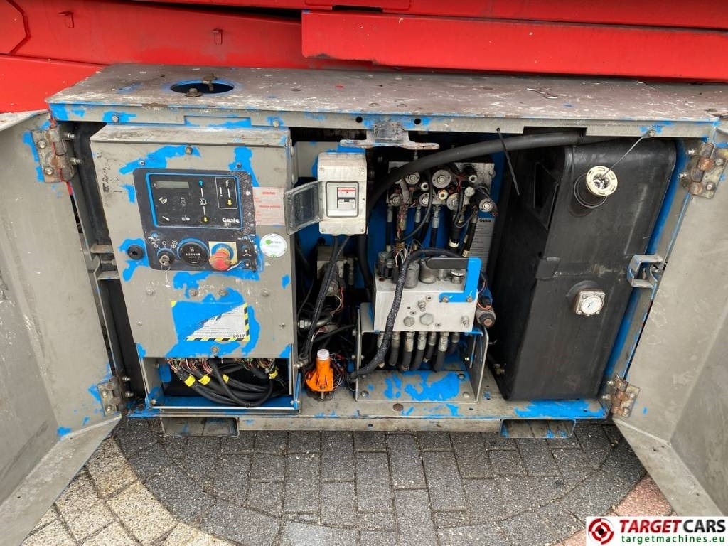 Lizingu i Genie GS-2669RT Diesel 4x4 Scissor 2669 Work Lift 1000cm  Genie GS-2669RT Diesel 4x4 Scissor 2669 Work Lift 1000cm: foto 12