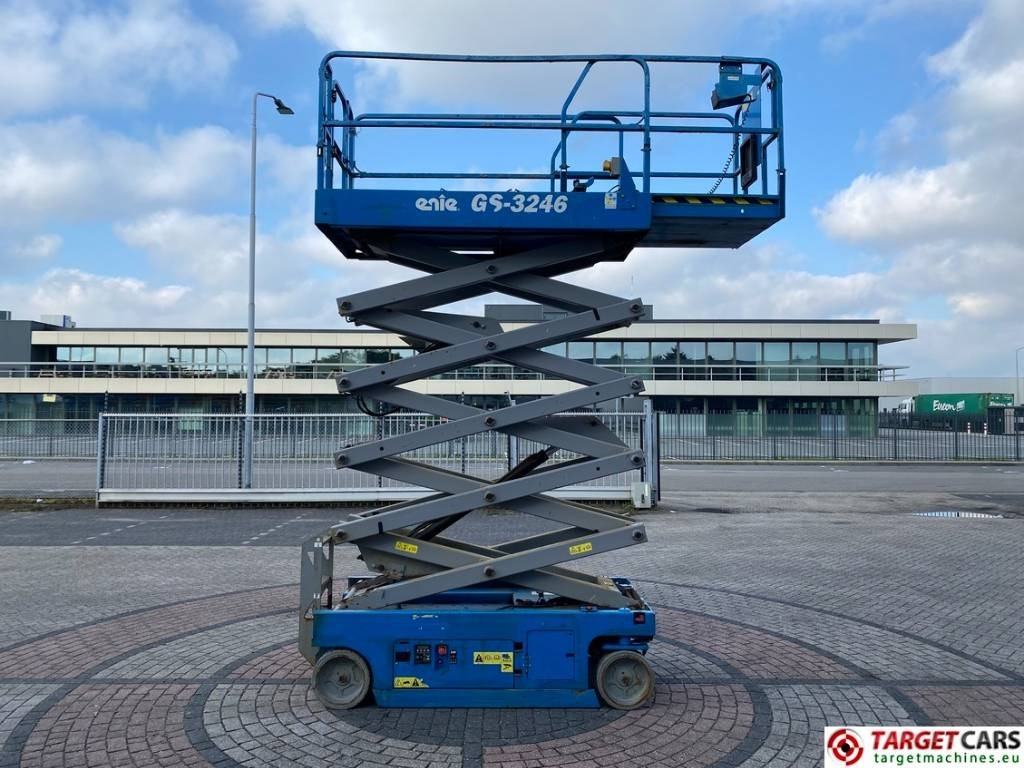Genie GS-3246 Electric Scissor Work Lift 1175cm - Ngritës gërshërë: foto 5 Genie GS-3246 Electric Scissor Work Lift 1175cm - Ngritës gërshërë: foto 5