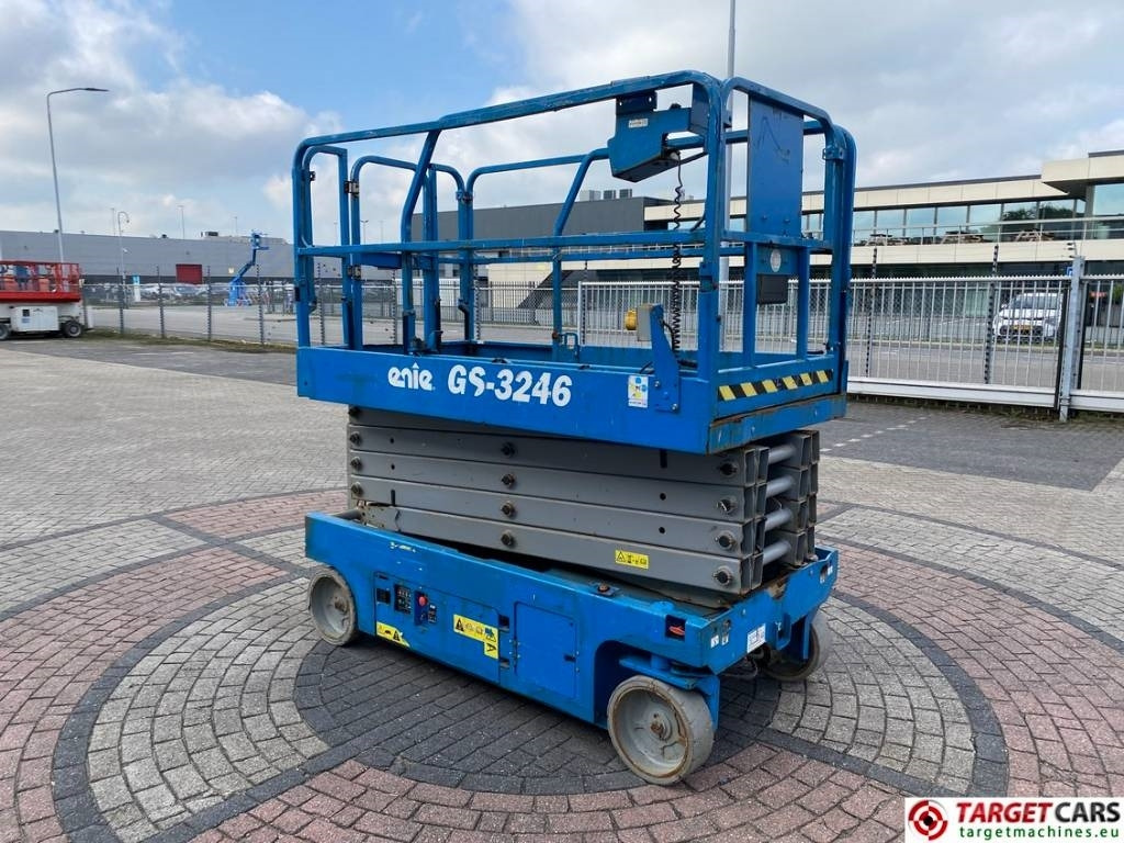 Genie GS-3246 Electric Scissor Work Lift 1175cm - Ngritës gërshërë: foto 2 Genie GS-3246 Electric Scissor Work Lift 1175cm - Ngritës gërshërë: foto 2