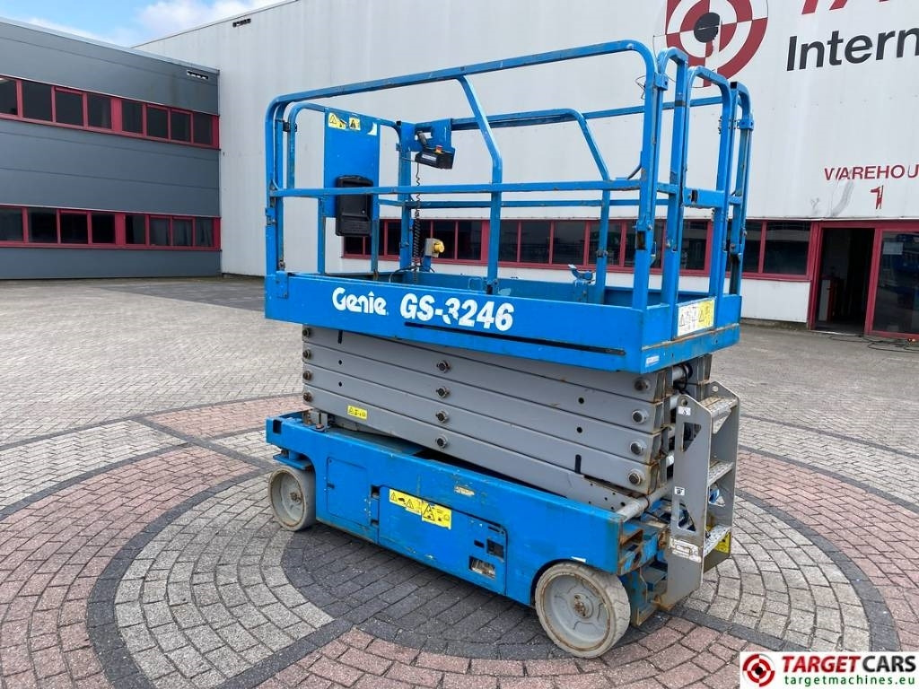 Genie GS-3246 Electric Scissor Work Lift 1175cm - Ngritës gërshërë: foto 4 Genie GS-3246 Electric Scissor Work Lift 1175cm - Ngritës gërshërë: foto 4