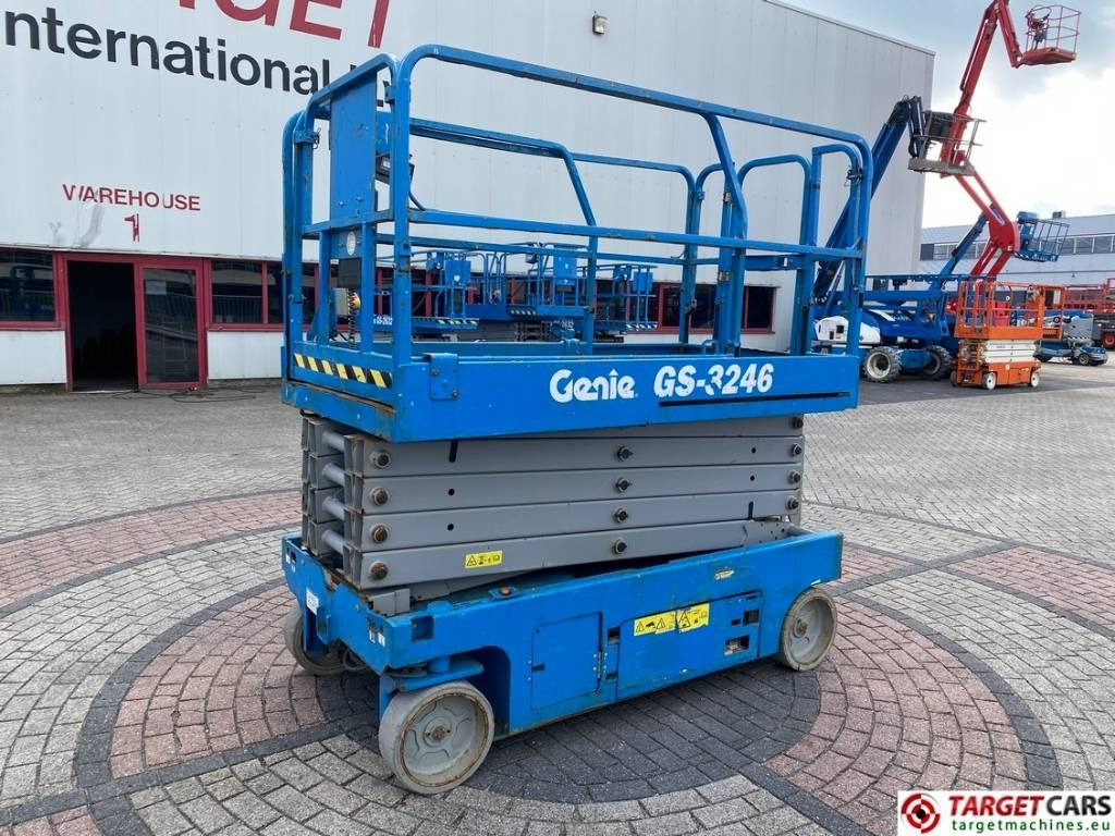 Genie GS-3246 Electric Scissor Work Lift 1175cm - Ngritës gërshërë: foto 1 Genie GS-3246 Electric Scissor Work Lift 1175cm - Ngritës gërshërë: foto 1