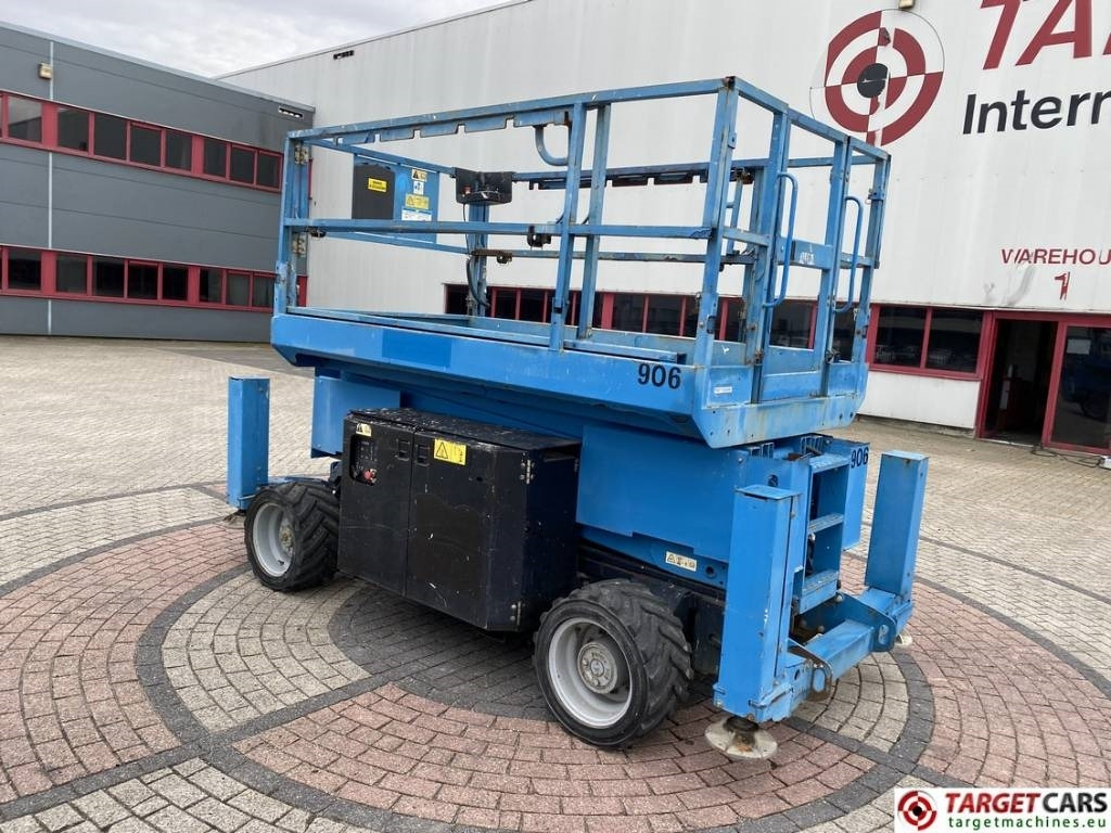 Genie GS-3369RT Diesel 4x4 Scissor Work Lift 1196cm - Ngritës gërshërë: foto 4 Genie GS-3369RT Diesel 4x4 Scissor Work Lift 1196cm - Ngritës gërshërë: foto 4