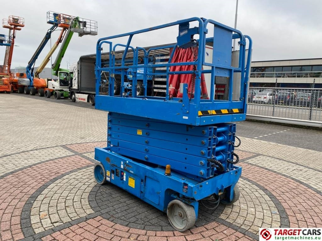 Genie GS-4047 Electric Scissor Work Lift 1389cm - Ngritës gërshërë: foto 2 Genie GS-4047 Electric Scissor Work Lift 1389cm - Ngritës gërshërë: foto 2