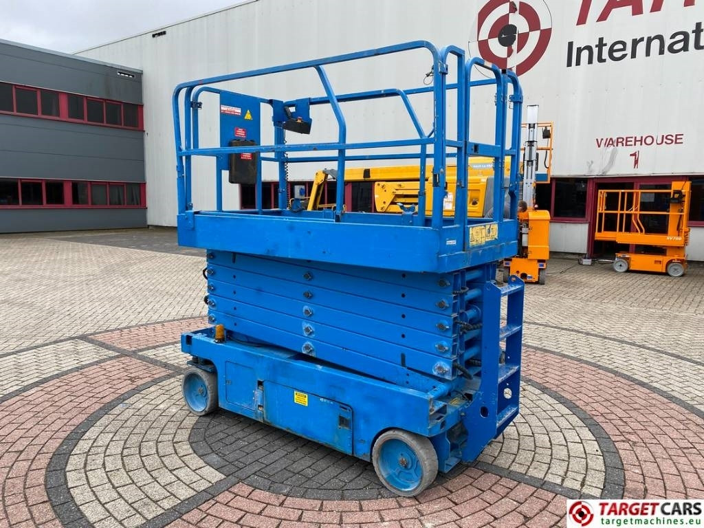 Genie GS-4047 Electric Scissor Work Lift 1389cm - Ngritës gërshërë: foto 4 Genie GS-4047 Electric Scissor Work Lift 1389cm - Ngritës gërshërë: foto 4