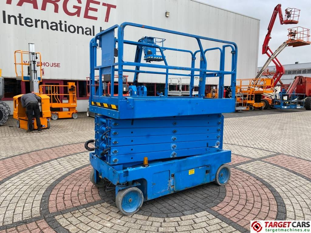 Genie GS-4047 Electric Scissor Work Lift 1389cm - Ngritës gërshërë: foto 1 Genie GS-4047 Electric Scissor Work Lift 1389cm - Ngritës gërshërë: foto 1