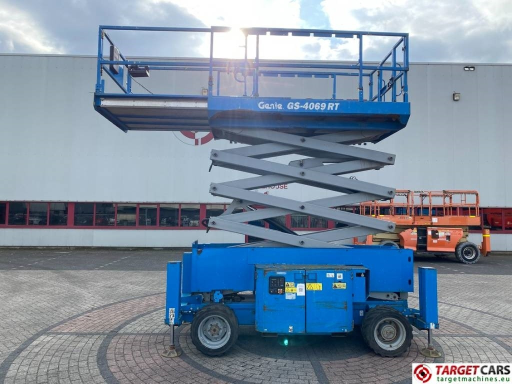 Genie GS-4069 RT LPG 4x4 Scissor Work Lift 1412cm - Ngritës gërshërë: foto 5 Genie GS-4069 RT LPG 4x4 Scissor Work Lift 1412cm - Ngritës gërshërë: foto 5