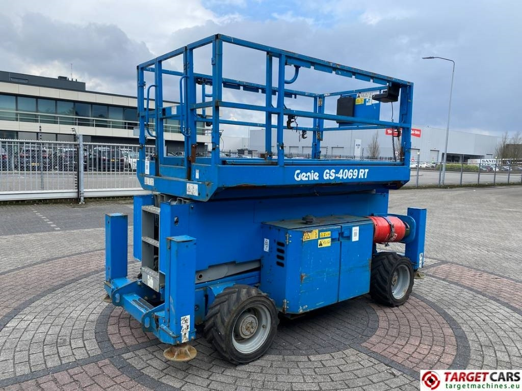 Genie GS-4069 RT LPG 4x4 Scissor Work Lift 1412cm - Ngritës gërshërë: foto 3 Genie GS-4069 RT LPG 4x4 Scissor Work Lift 1412cm - Ngritës gërshërë: foto 3