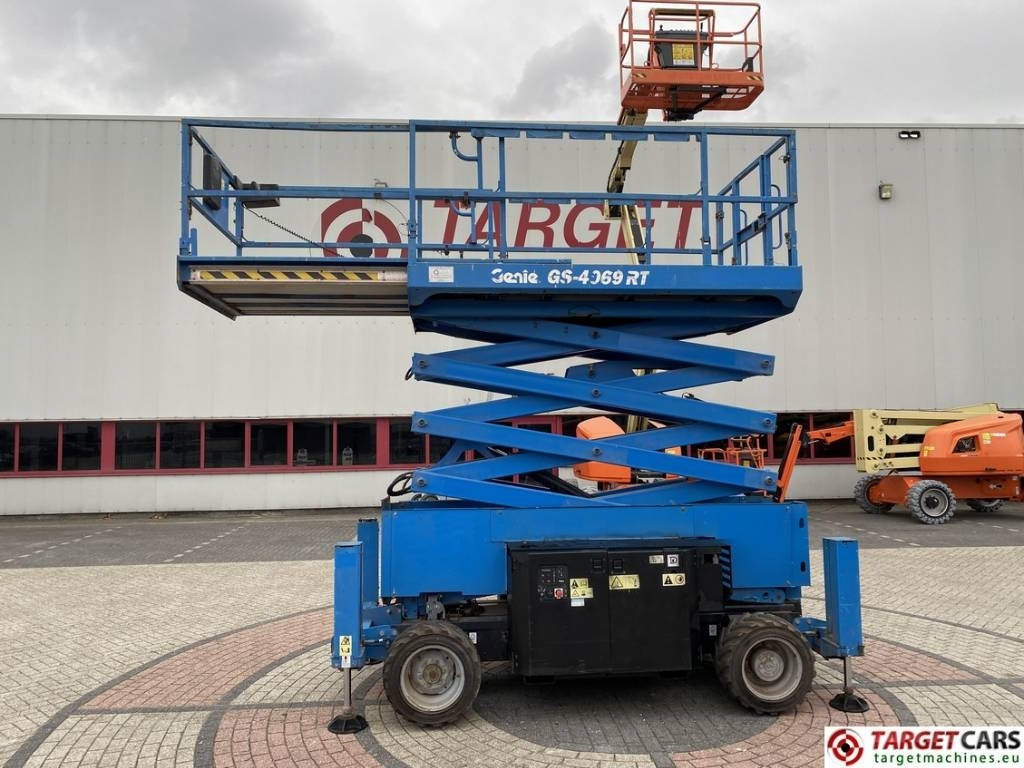 Genie GS-4069RT Diesel 4x4 Scissor Work Lift 1412cm - Ngritës gërshërë: foto 5 Genie GS-4069RT Diesel 4x4 Scissor Work Lift 1412cm - Ngritës gërshërë: foto 5