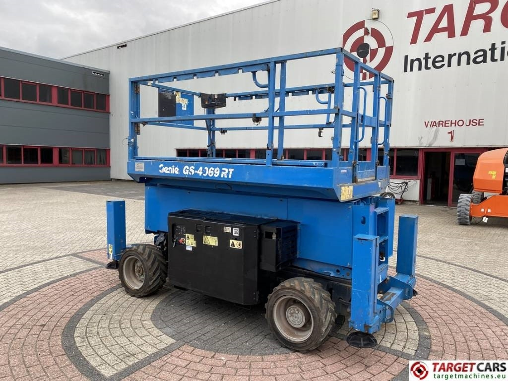 Genie GS-4069RT Diesel 4x4 Scissor Work Lift 1412cm - Ngritës gërshërë: foto 4 Genie GS-4069RT Diesel 4x4 Scissor Work Lift 1412cm - Ngritës gërshërë: foto 4