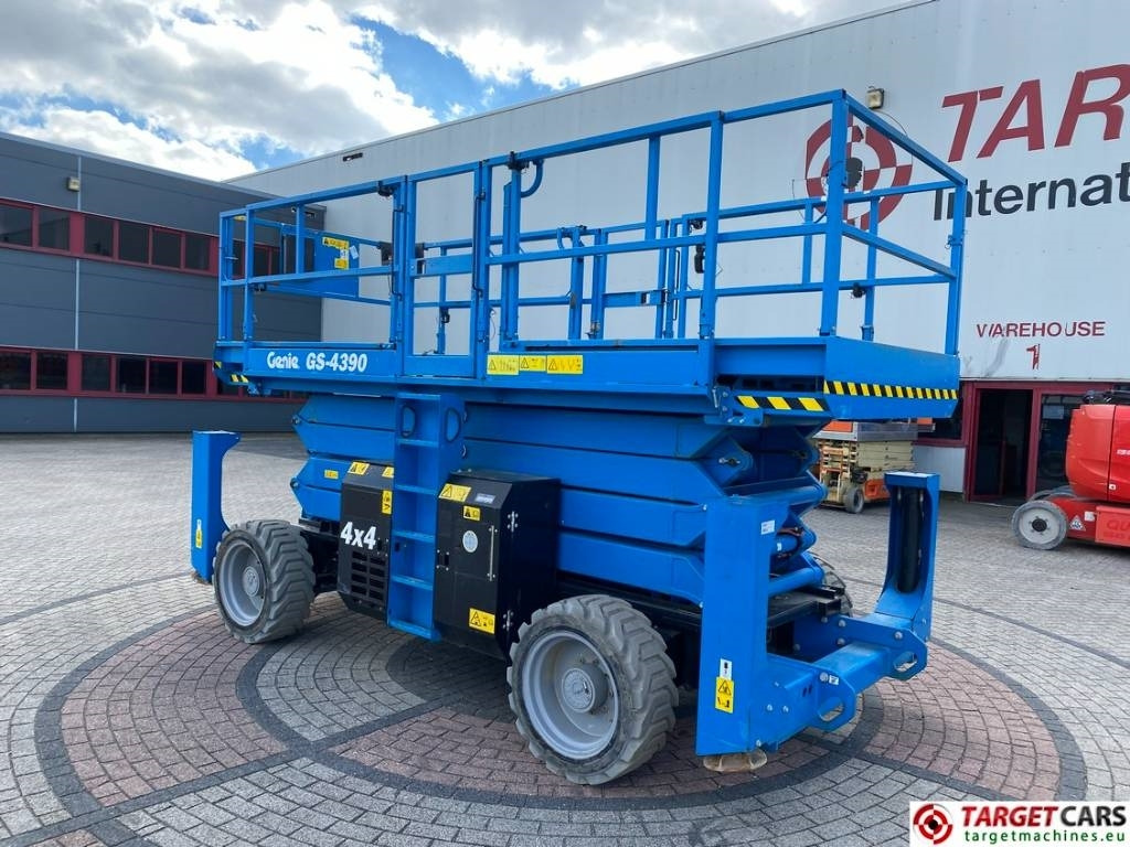 Genie GS-4390 RT LPG 4x4 Scissor Work Lift 1511cm - Ngritës gërshërë: foto 4 Genie GS-4390 RT LPG 4x4 Scissor Work Lift 1511cm - Ngritës gërshërë: foto 4