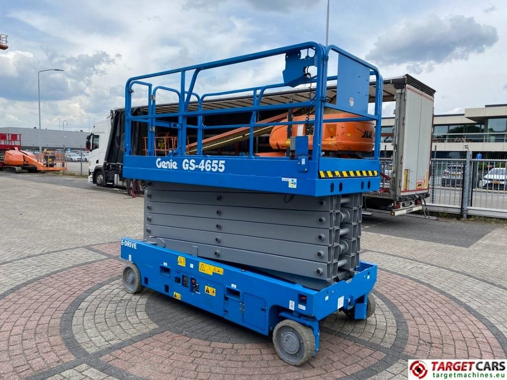 Genie GS-4655 Electric E-Drive Scissor Work Lift 1595cm - Ngritës gërshërë: foto 2 Genie GS-4655 Electric E-Drive Scissor Work Lift 1595cm - Ngritës gërshërë: foto 2